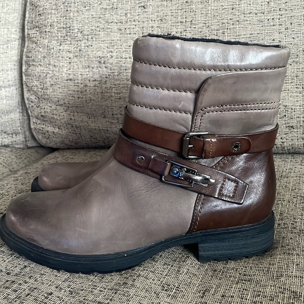 Earth Pepperidge Storm Grey Booties Size 8.5
